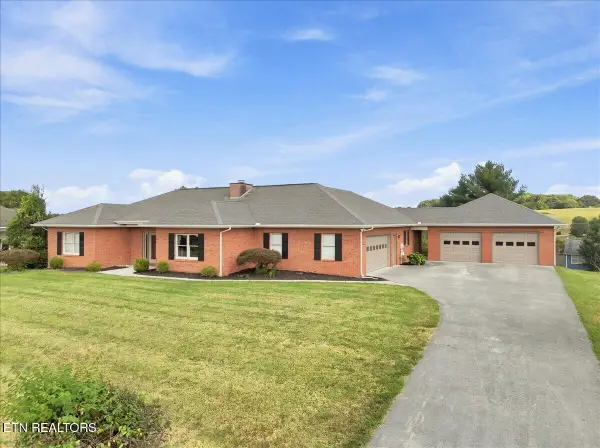 1272 Stonewall Jackson Drive, Dandridge, TN 37725