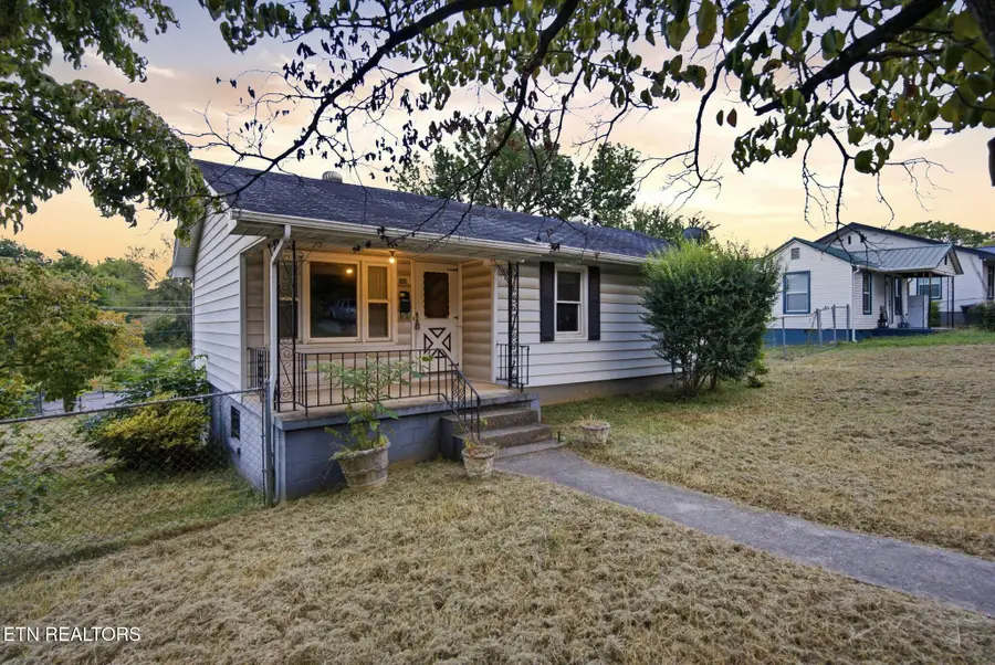 820 W Emerald Ave, Knoxville, TN 37921 - #3