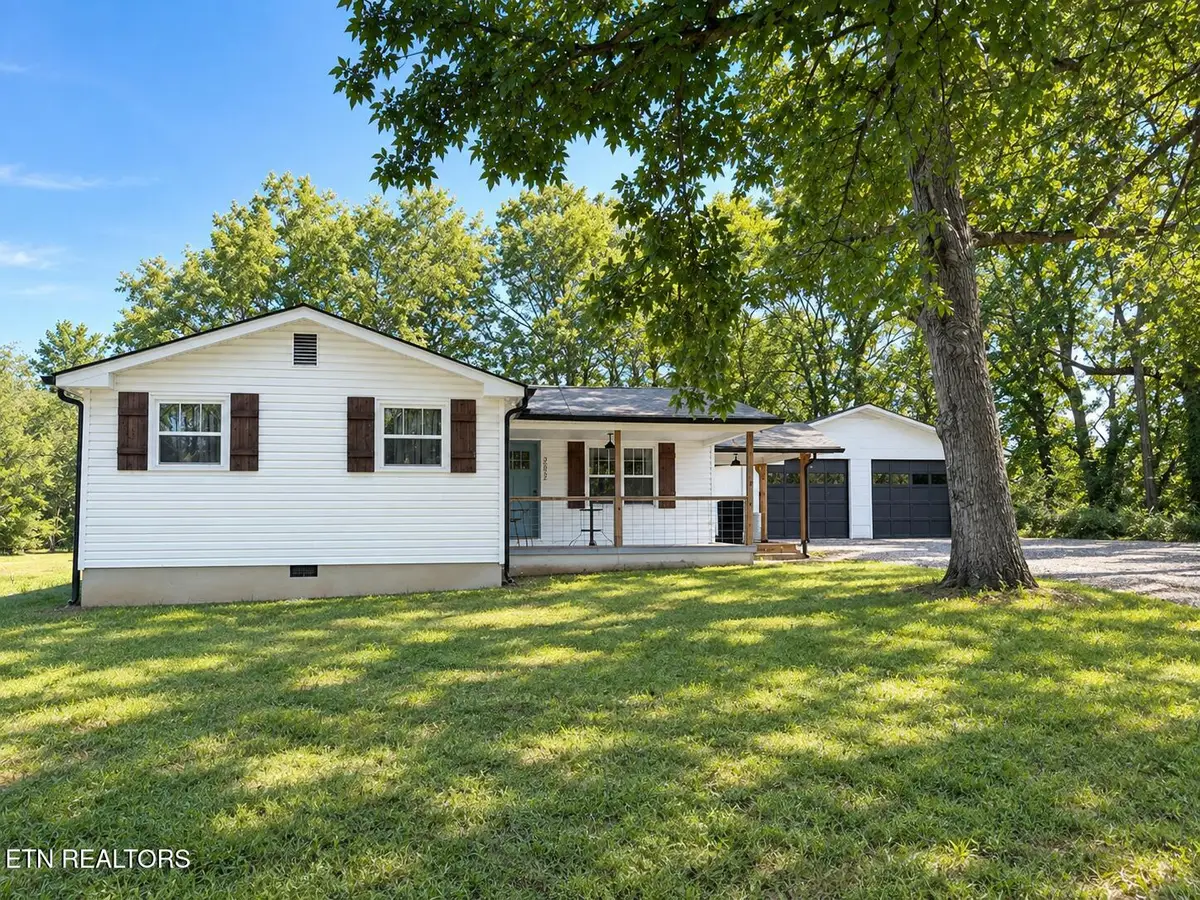 262 Davis Rd, Strawberry Plains, TN 37871 - #1