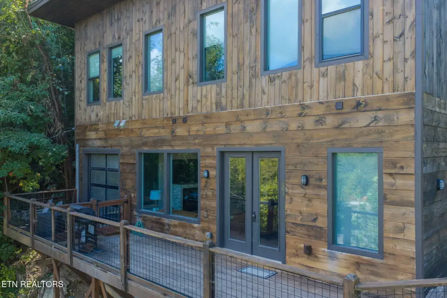 809 Chestnut Drive, Gatlinburg, TN 37738 - #2