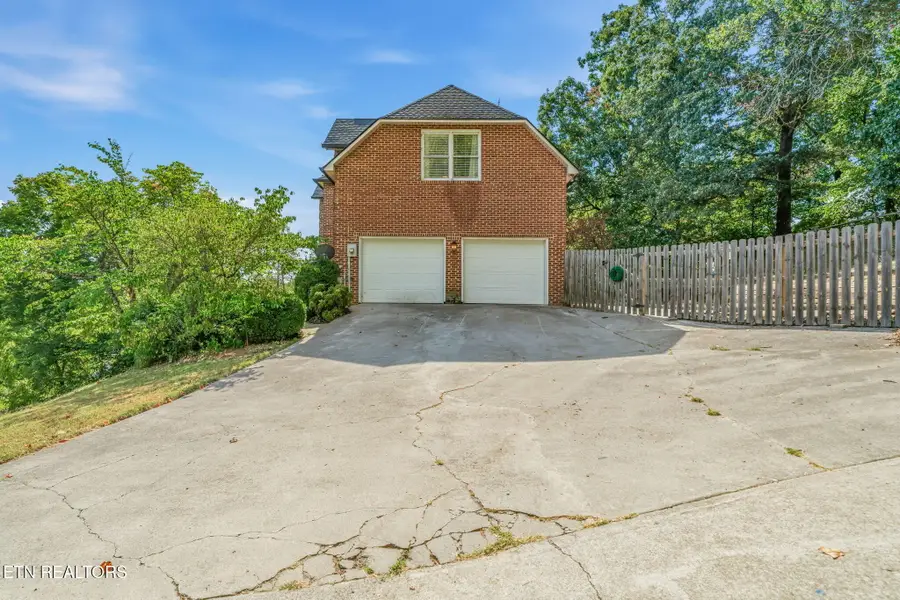 5305 Beverly Oaks Drive, Knoxville, TN 37918 - #3