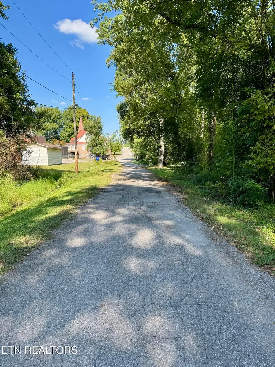 S Lenoir Ave, Rockwood, TN 37854 - #3