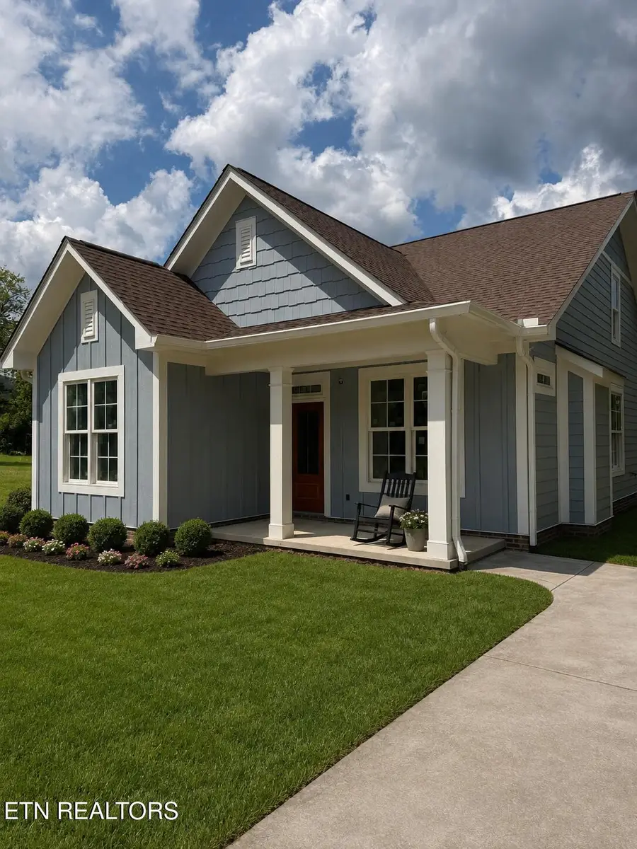 416 Kingston Ave, Oliver Springs, TN 37840 - #2