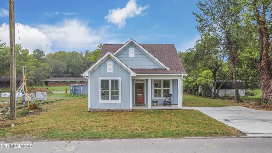 416 Kingston Ave, Oliver Springs, TN 37840 - #3