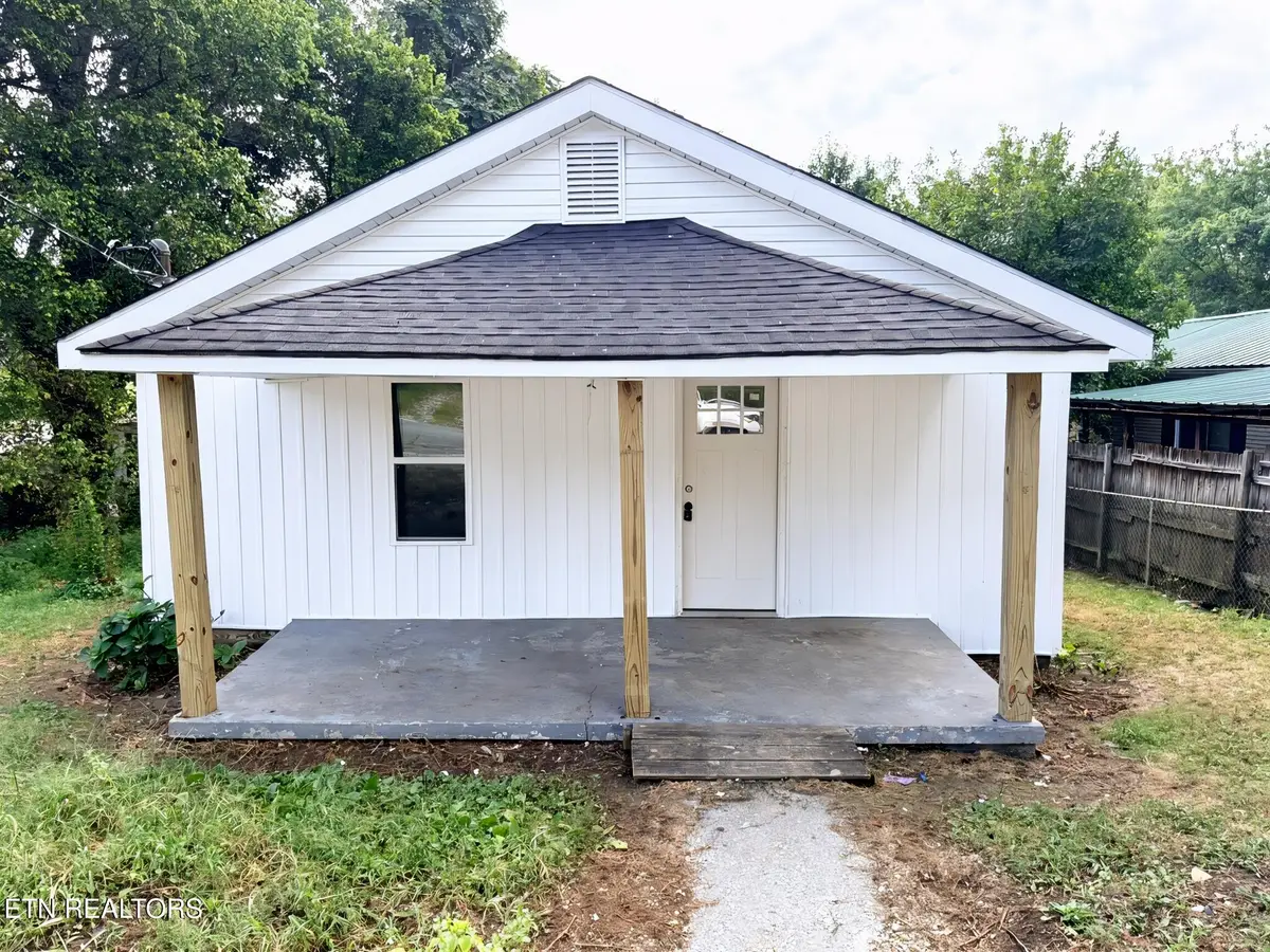 512 E Hemlock St, Lafollette, TN 37766 - #1