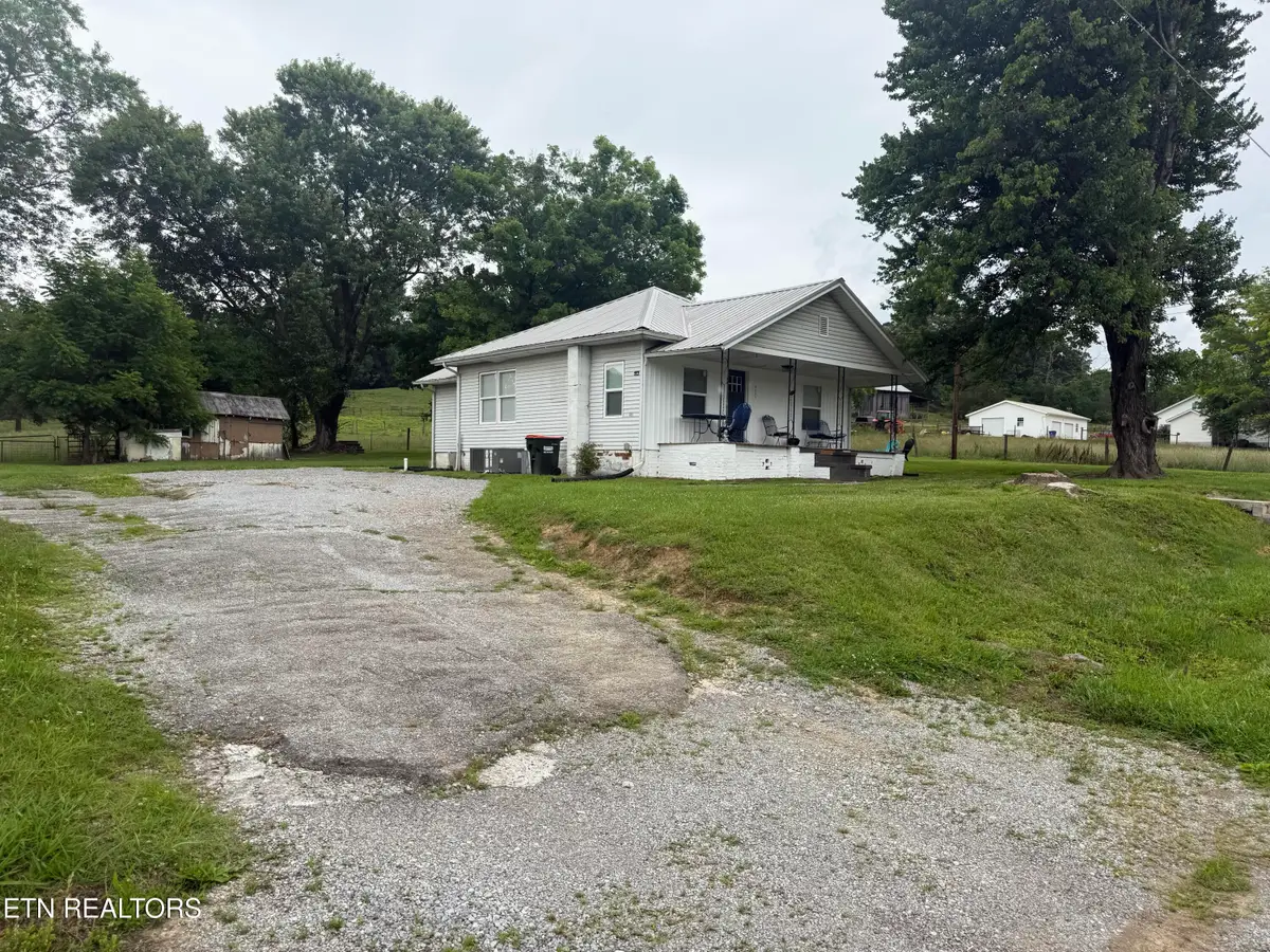 9015 Three Points Rd, Mascot, TN 37806 - #1