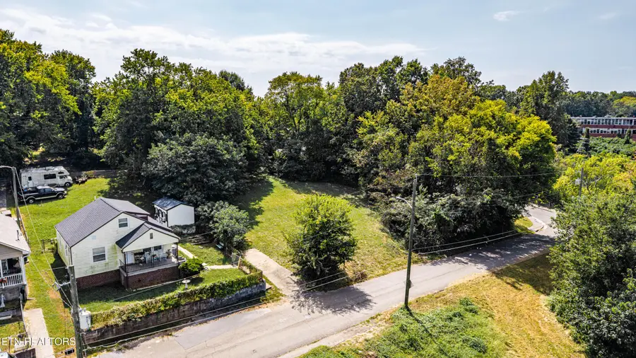 1426 W Baxter Ave, Knoxville, TN 37921 - #3