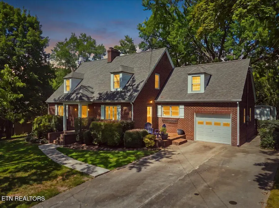 402 N Maple St, Maryville, TN 37801 - #3