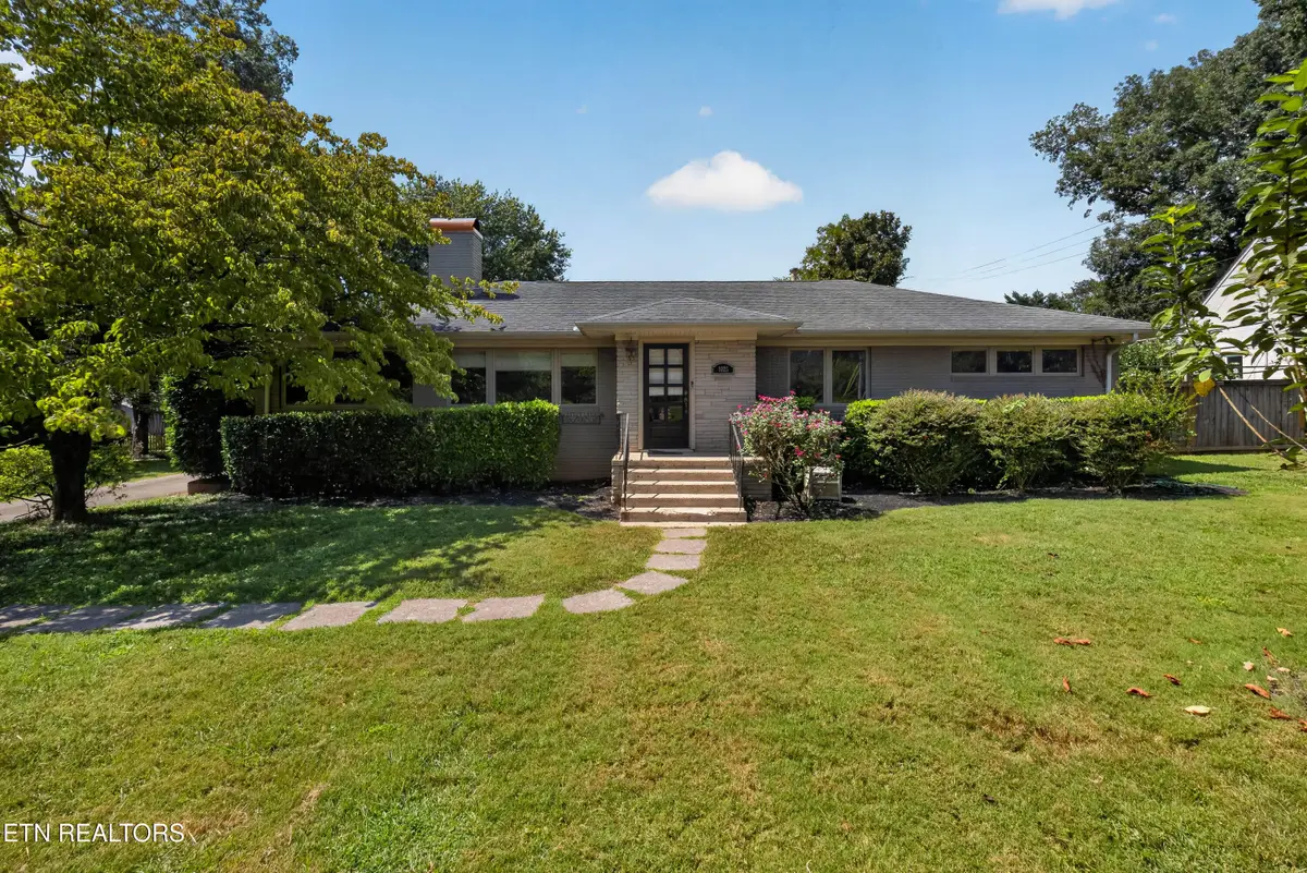 1025 Kenesaw Ave, Knoxville, TN 37919 - #1