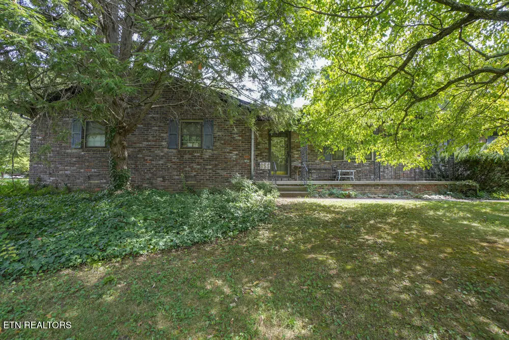 853 W Cunningham St, Alcoa, TN 37701 - #1