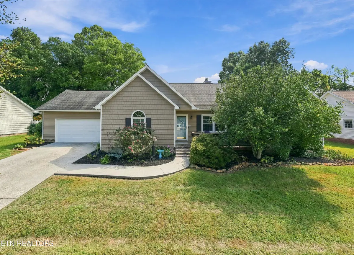 3724 Stonebridge Drive, Powell, TN 37849 - #1