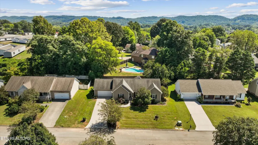 3724 Stonebridge Drive, Powell, TN 37849 - #2