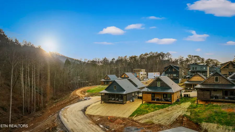 564 Warbonnet Way, Pigeon Forge, TN 37863 - #2