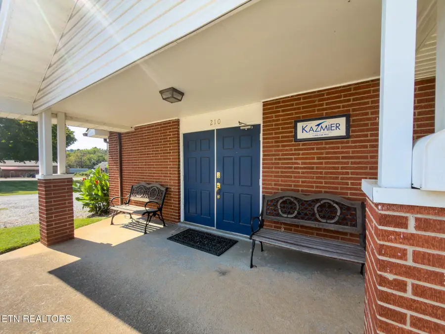 210 S Cherry Street, Lenoir City, TN 37771 - #2