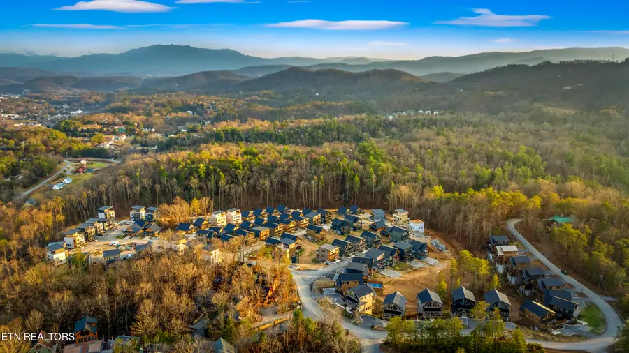 571 Warbonnet Way, Pigeon Forge, TN 37863 - #2