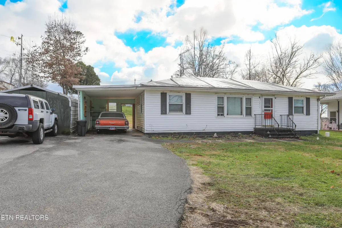1014 Sweetwater Vonore Rd, Sweetwater, TN 37874 - #1