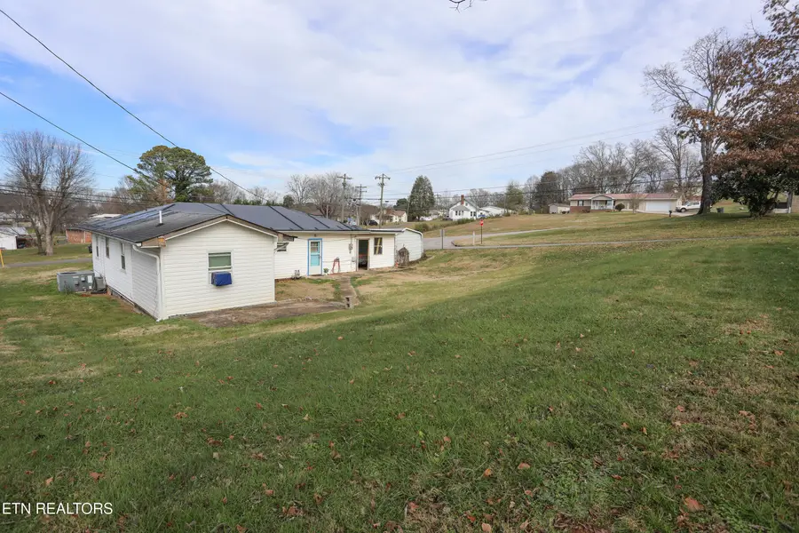1014 Sweetwater Vonore Rd, Sweetwater, TN 37874 - #3