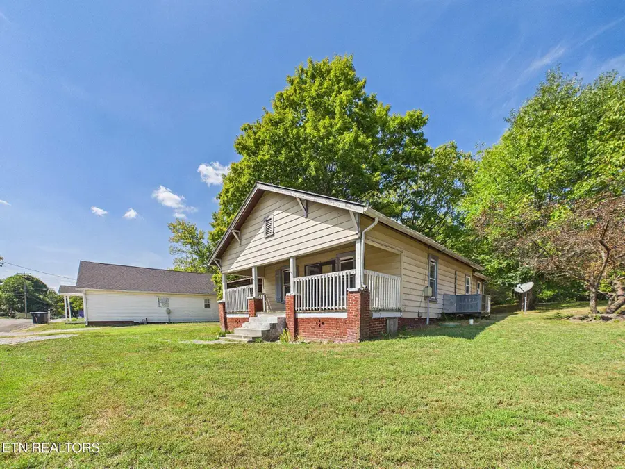 210 Fisher St, Athens, TN 37303 - #3