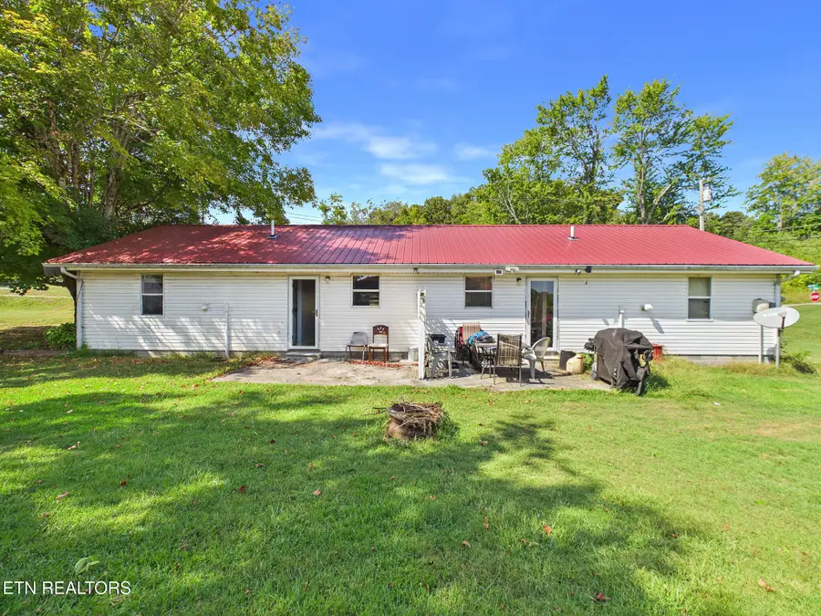 325 Riddle St, Athens, TN 37303 - #3