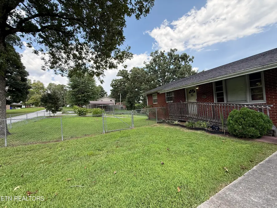200 N Church Ave, Rockwood, TN 37854 - #2