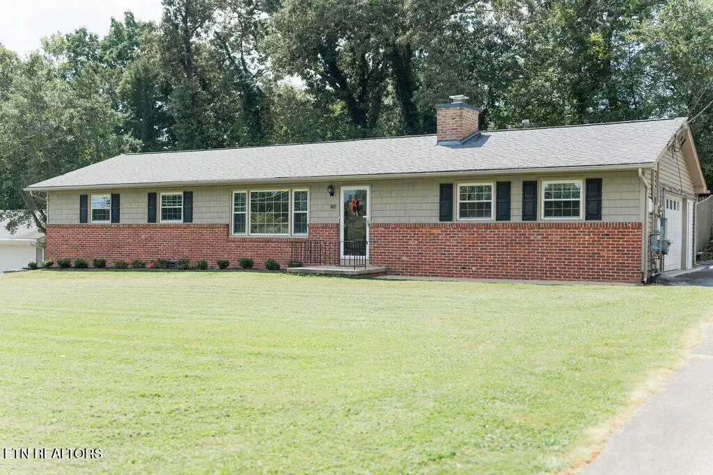 1017 W Park Drive, Knoxville, TN 37909 - #1