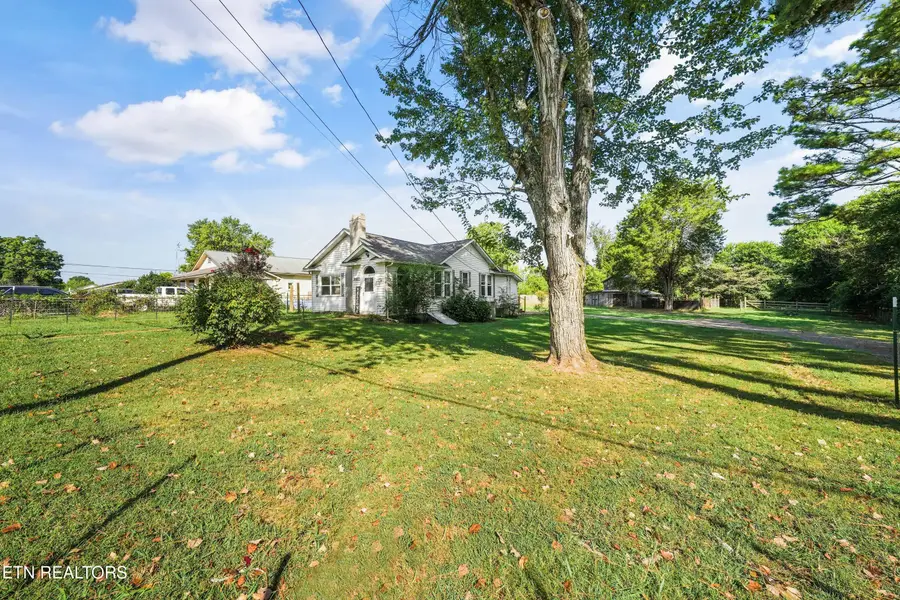 1407 Sweetwater Vonore Rd, Sweetwater, TN 37874 - #3