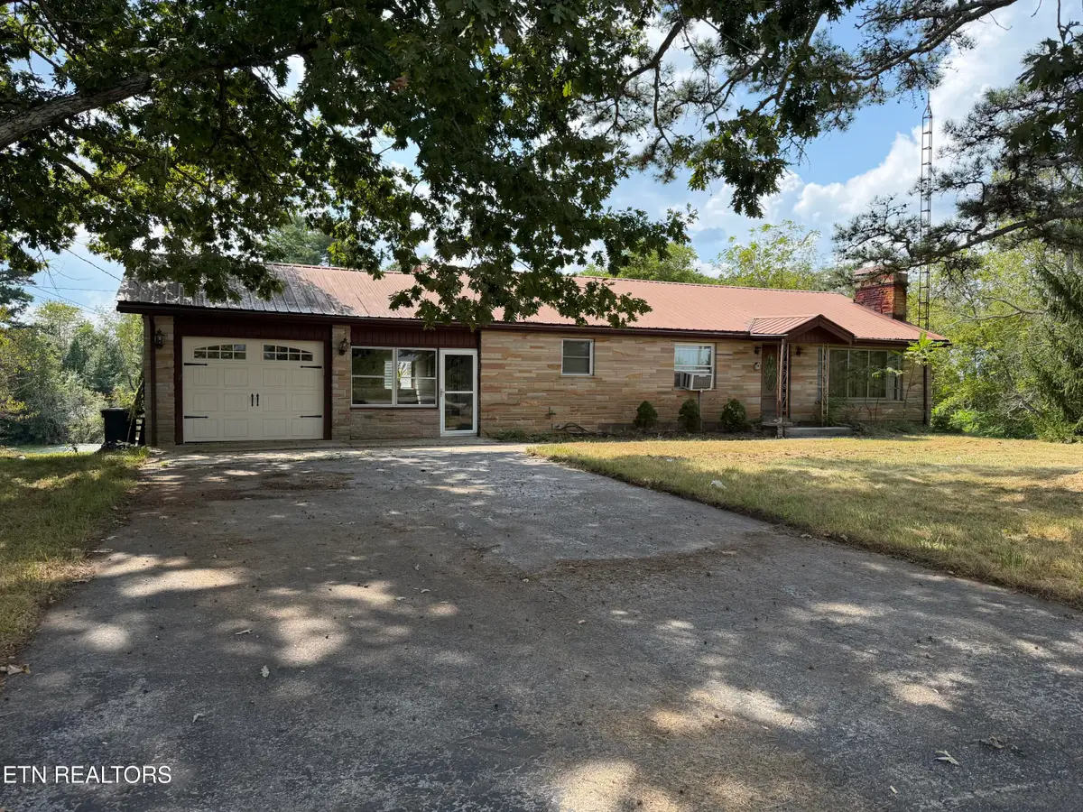 6111 Nashville Hwy, Deer Lodge, TN 37726 - #1