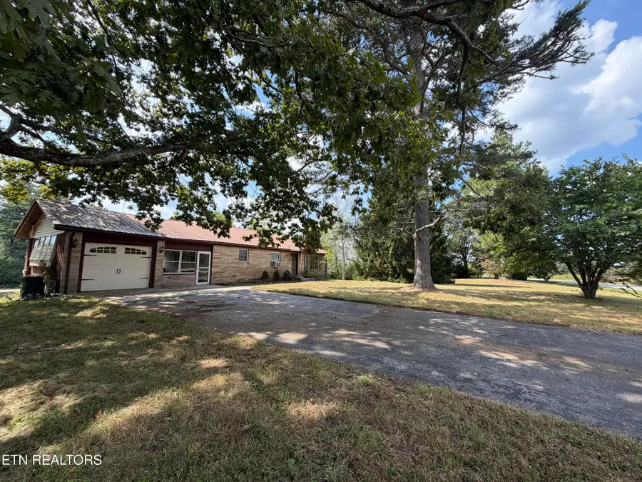 6111 Nashville Hwy, Deer Lodge, TN 37726 - #3