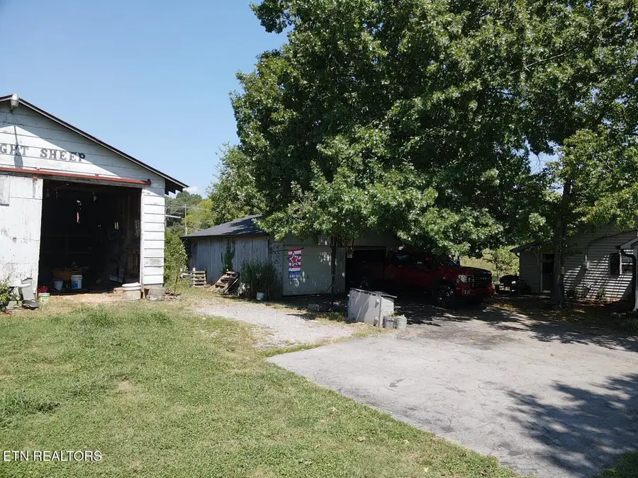 549 Raccoon Valley Rd, Powell, TN 37849 - #3