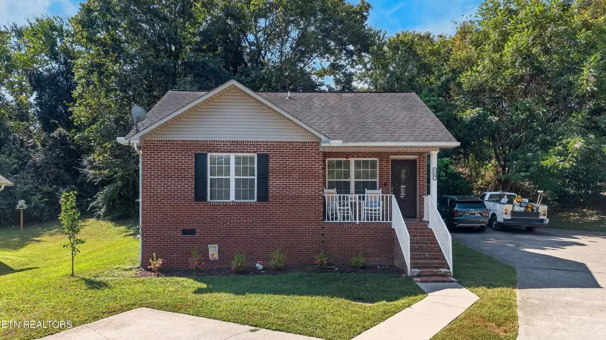 1207 Pool St, Sevierville, TN 37862 - #1