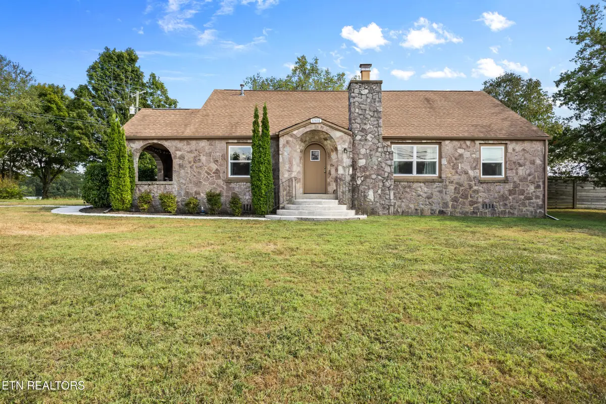 1301 Tazewell Pike, Plainview, TN 37721 - #1