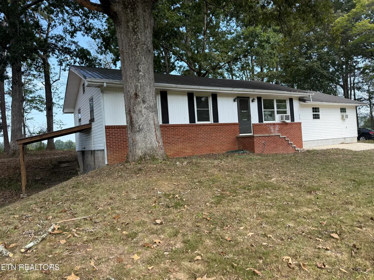 210 Snow Lane, Harriman, TN 37748 - #1