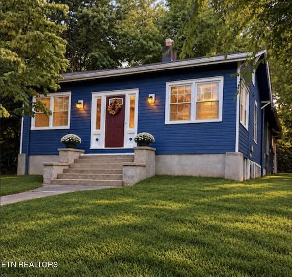 215 Campus Lane, Knoxville, TN 37918