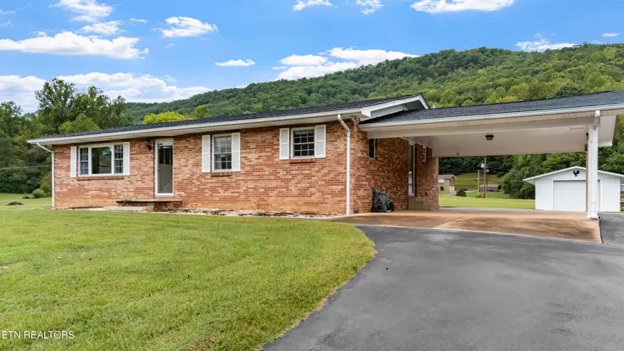 5649 Harriman Hwy, Oliver Springs, TN 37840 - #2