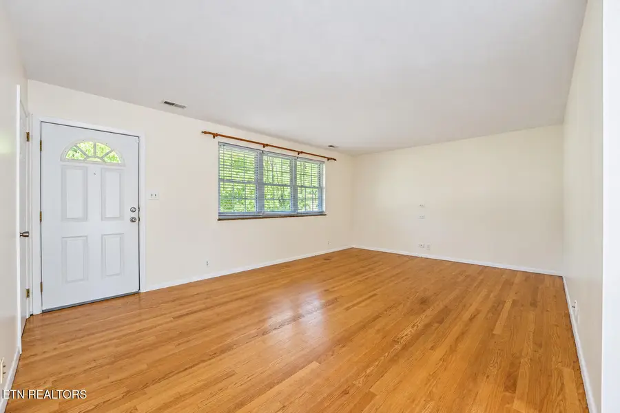 512 Highland View Drive, Knoxville, TN 37920 - #3