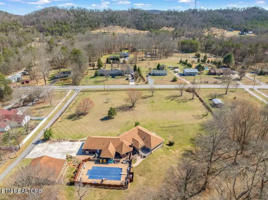417 Raccoon Valley Rd, Powell, TN 37849 - #2