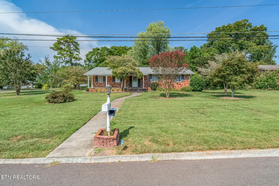 220 Sutton Lane, Knoxville, TN 37909 - #2