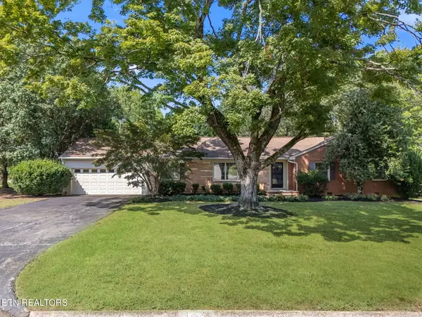8121 Bennington Drive, Knoxville, TN 37909