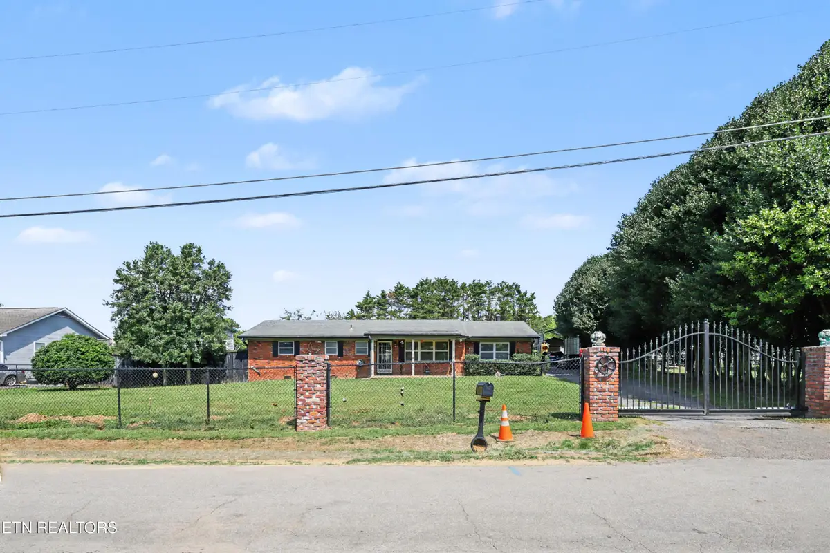 912 Royal Ave, Seymour, TN 37865 - #1