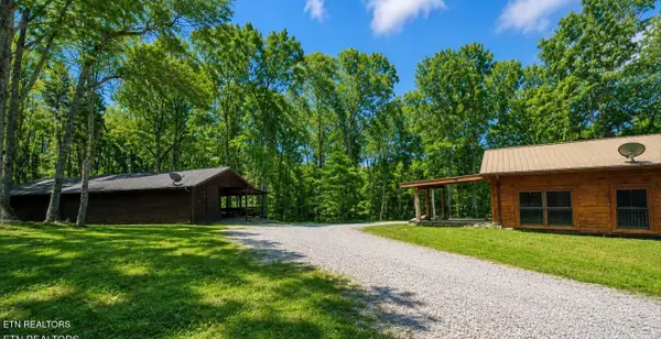 495 Bear Hollow Rd, Oneida, TN 37841