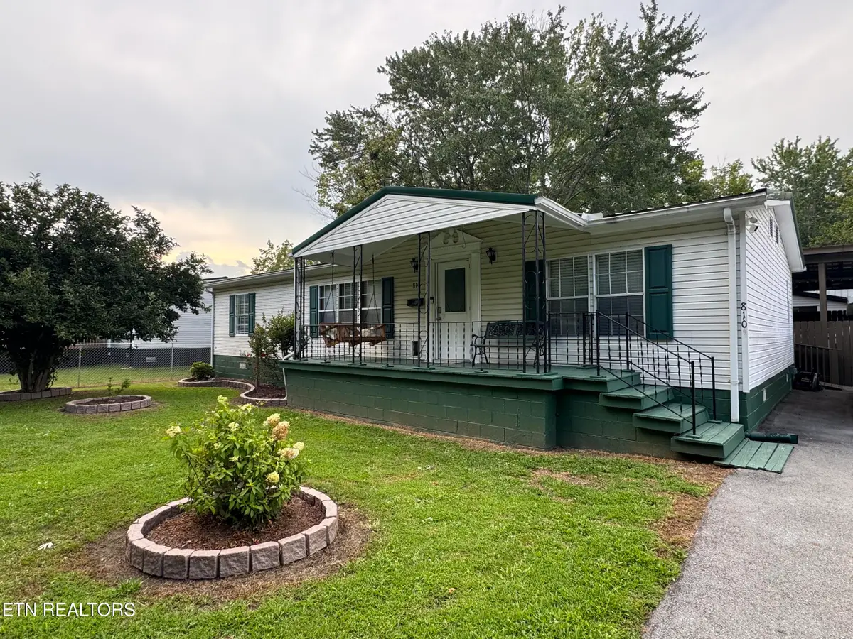 810 W Rochester Ave, Middlesboro, KY 40965 - #1