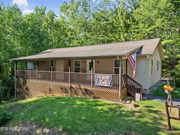 1533 Honey Bee Cove Way, Pigeon Forge, TN 37863