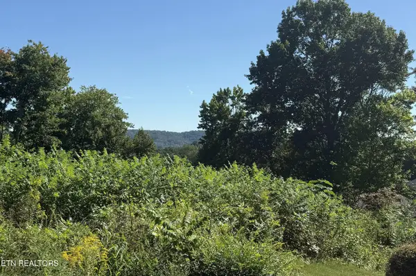 3356 Whispering Oaks Drive, Knoxville, TN 37938