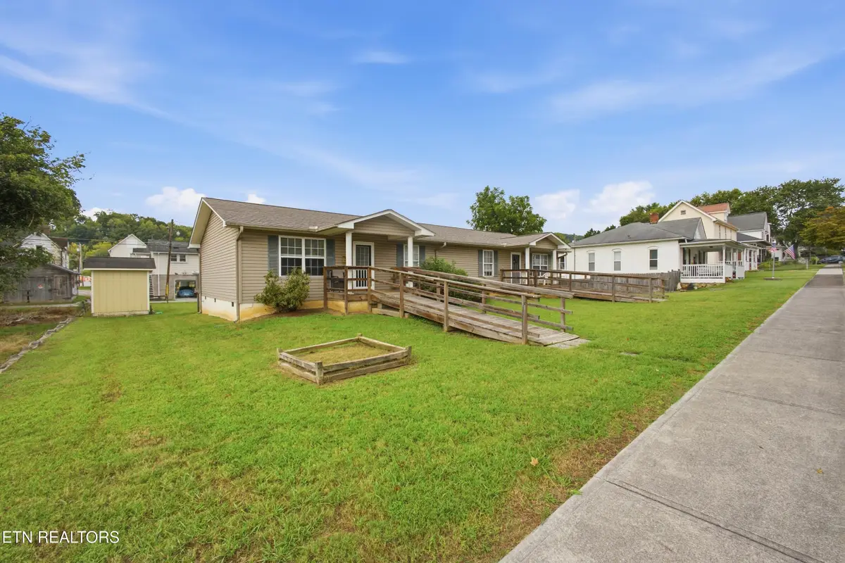 309 Carter Ave, Harriman, TN 37748 - #1