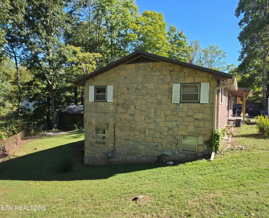 142 Oak Circle, Rocky Top, TN 37769 - #3