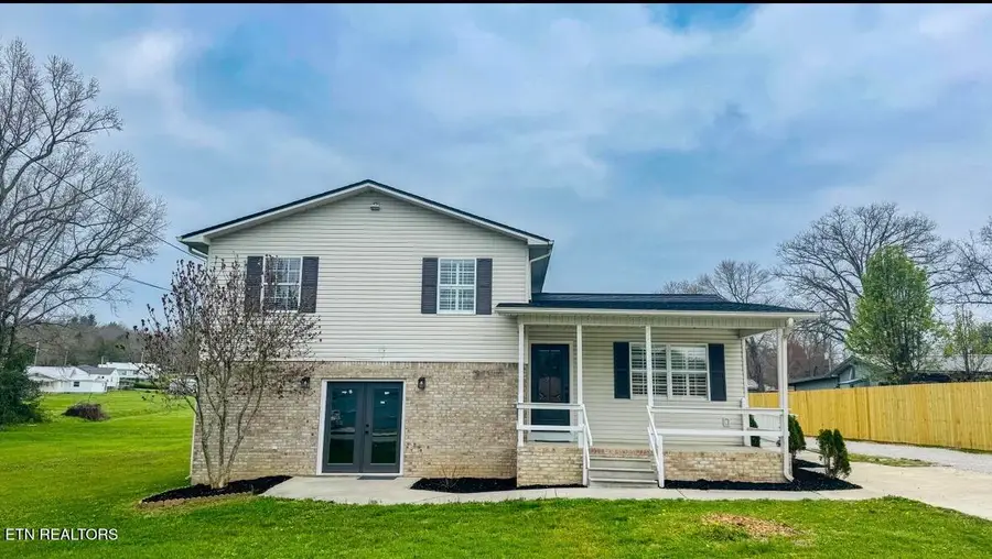 724 W 3rd Ave, Oneida, TN 37841 - #3