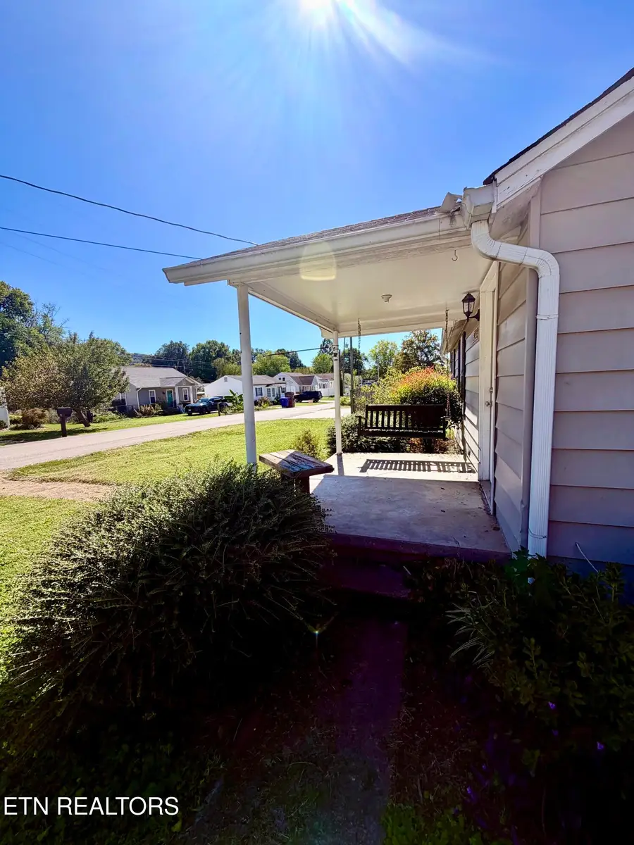 500 Cherokee Ave, Clinton, TN 37716 - #2