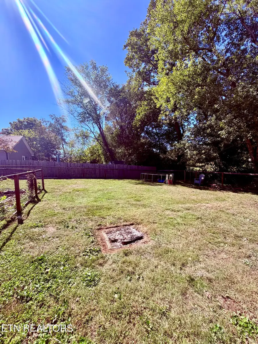 500 Cherokee Ave, Clinton, TN 37716 - #3