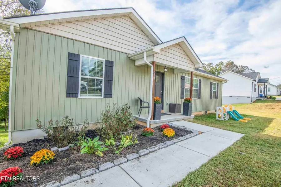 613 Glendale Ave, Clinton, TN 37716 - #2
