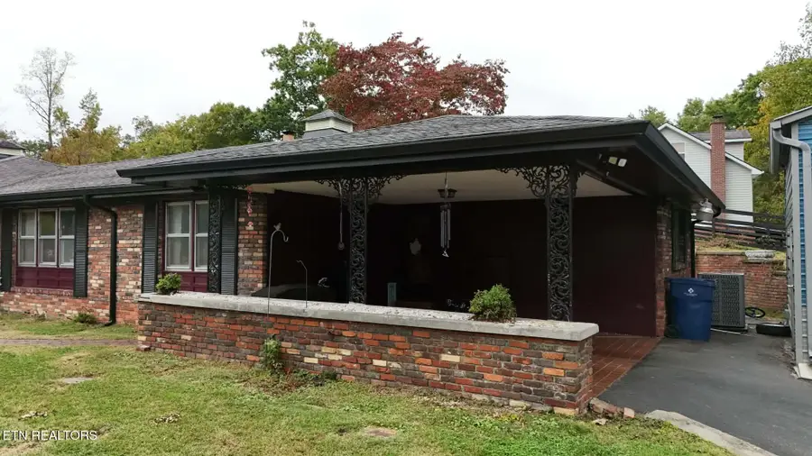 103 Sherwood Rd, Middlesboro, KY 40965 - #2
